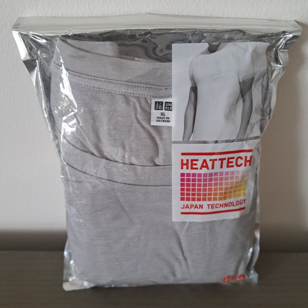 HEATTECH UNIQLO Men Crew Neck Short Sleeve Light Gray T-Shirt  Size XL